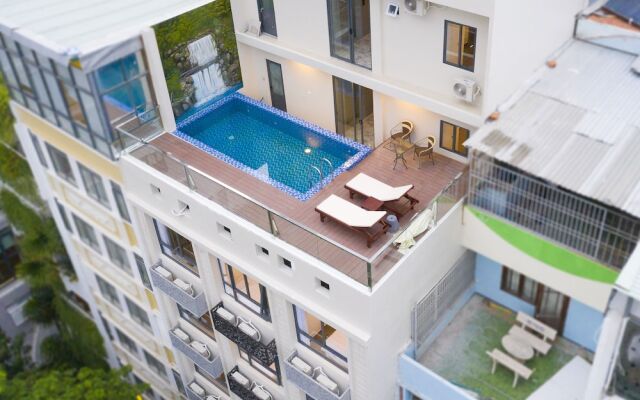 Golden Lotus Central Hotel