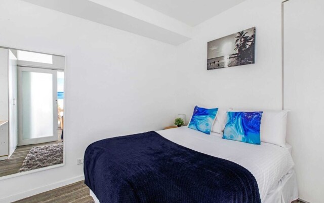 Beautiful 2BR APT With Balcony, Pool and Gym