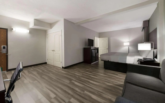 Quality Inn Merriam - Kansas City