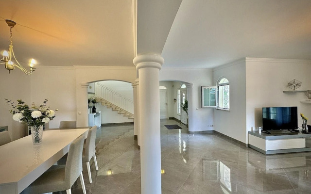 Quarteira Premium Villa by Homing