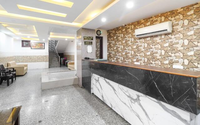 OYO 62748 Hotel Zeenat