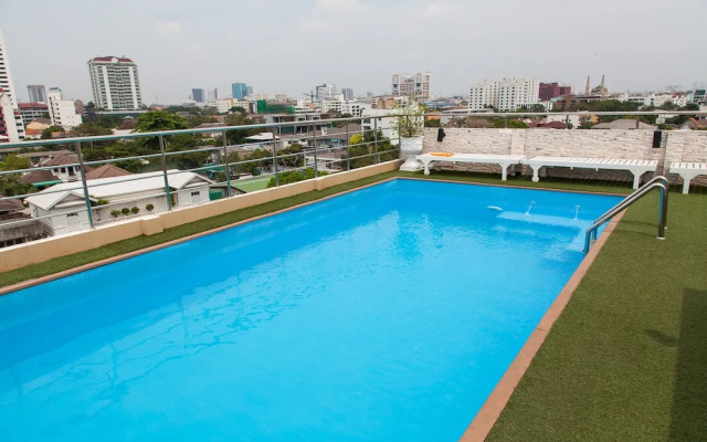 ZEN Rooms Ekkamai 10 Suites