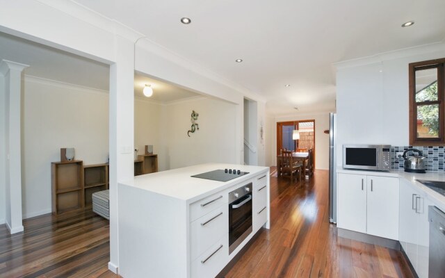 Barefoot Beach House Shoal Bay