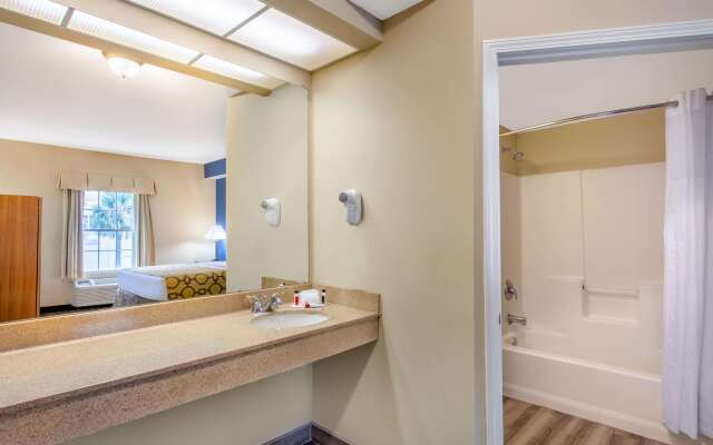 Baymont by Wyndham Jacksonville/Butler Blvd
