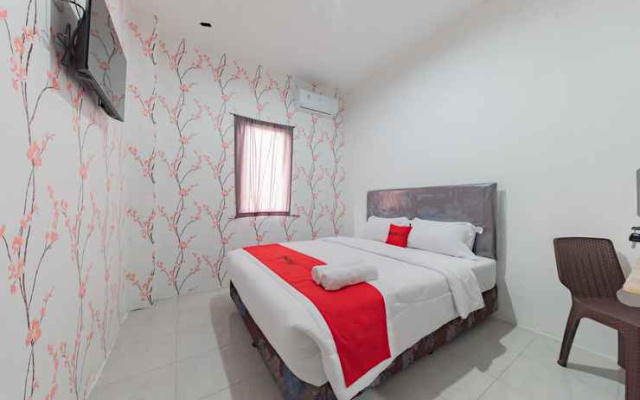 RedDoorz Syariah Plus Near Tugu Bubur Ayam Cianjur