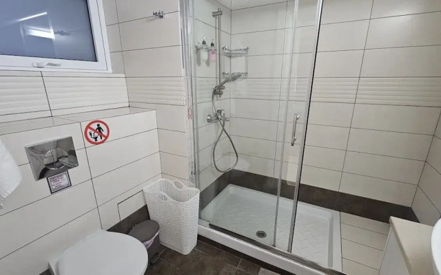 116 NIC 302a - Stay Fantasia Central Suite