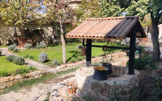 Sarnich Cave Suites