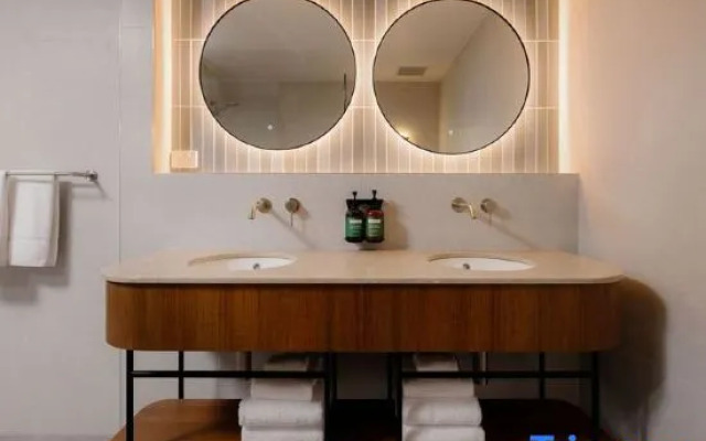 Crowne Plaza Adelaide Mawson Lakes by IHG