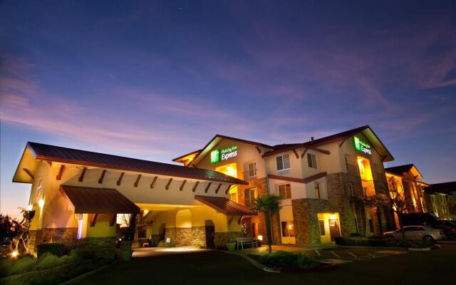 Holiday Inn Express and Suites Turlock by IHG
