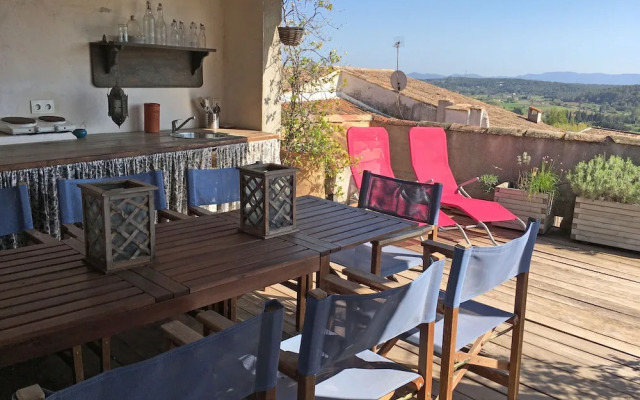 Peaceful Mansion With Roofed Terrace in Lorgues France