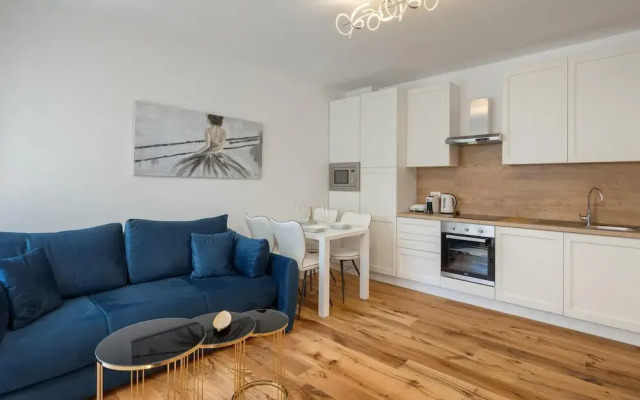 Modern Apartment With Open-air Parking