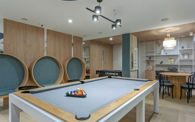 Two-bedroom Accepting Pets by Renters