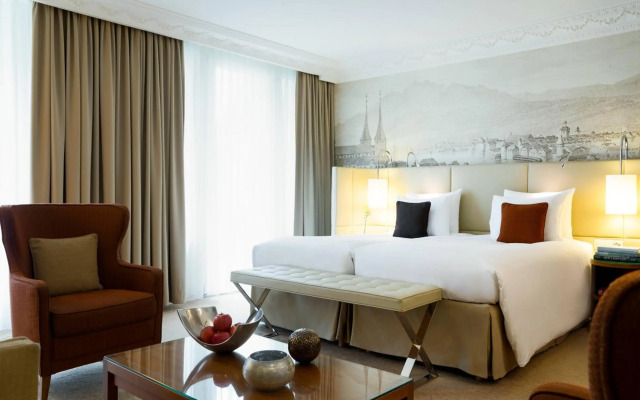 Renaissance Lucerne Hotel