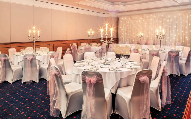 Mercure York Fairfield Manor Hotel