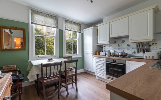 Elegant 2BR Flat w/ Garden Close to Battersea Park