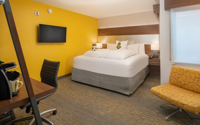 Staypineapple, Hotel Z, Gaslamp San Diego