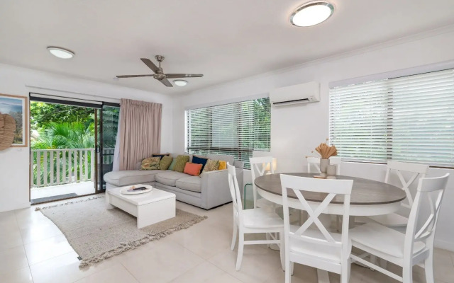Latitude 16 Tropical Reef Holiday Aprts