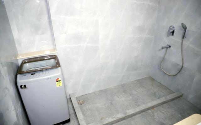 Fortune Home Service Apartment 3Bhk,E-28, Saket 2B
