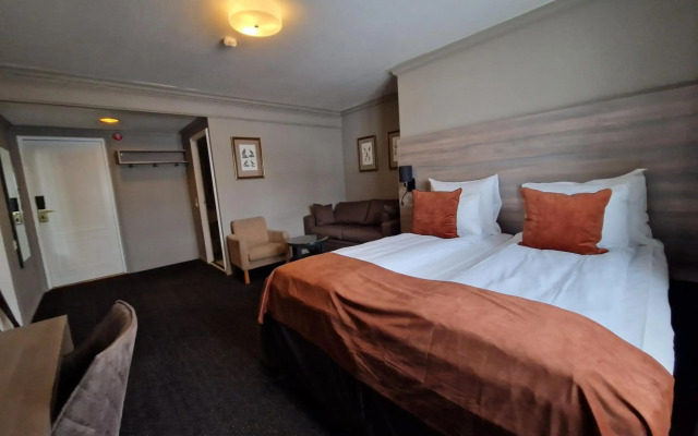 Dr. Holms Hotel