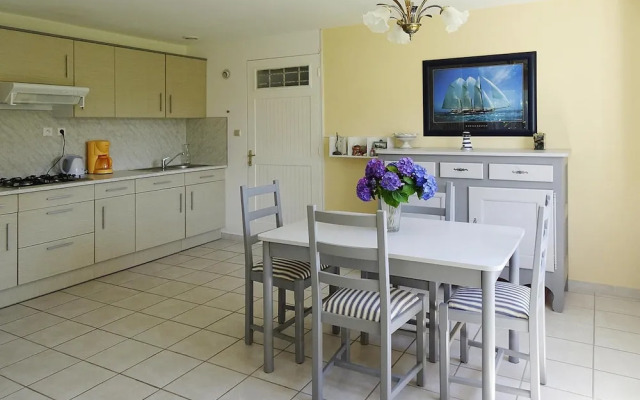 Nice Holiday Home Near the Beach, Hillion