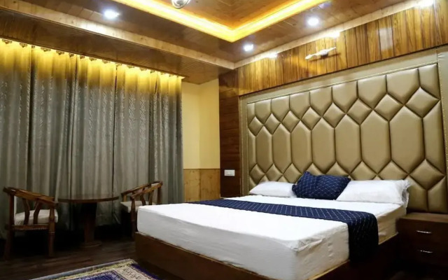 Wood Crista Retreat by Park Tree