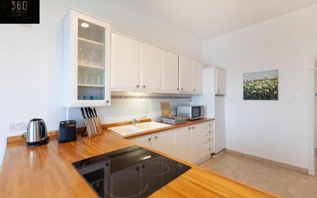 Breathtaking Seafront 3BD, Sliema coast by 360 Estates