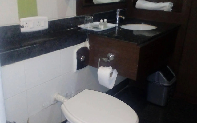 FabHotel Santhome Inn