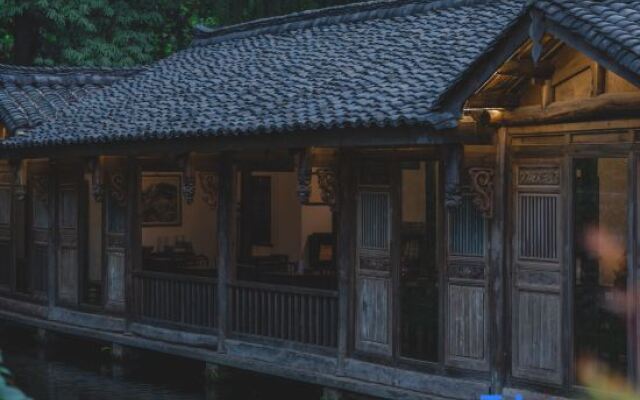 Qujia Courtyard Guesthouse