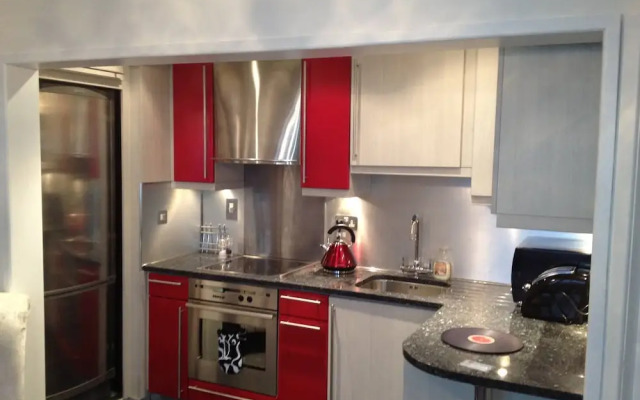 Seaview Regency Apartment With Private Parking