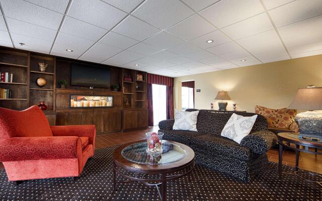 Best Western Plus Parkway Hotel