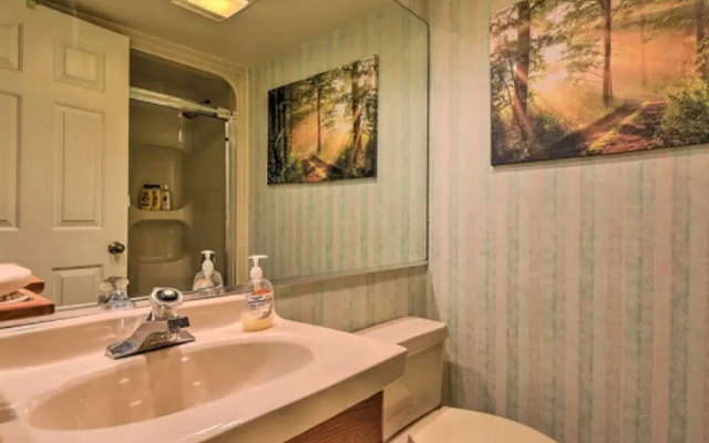 Cozy Pocono Mountain Escape