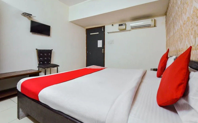 OYO 15933 Hotel V Square