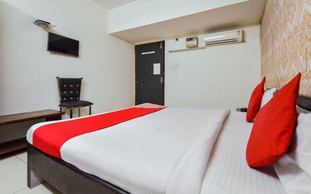 OYO 15933 Hotel V Square