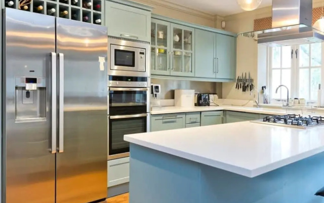 Delightful 3-bed Family Home Bayswater