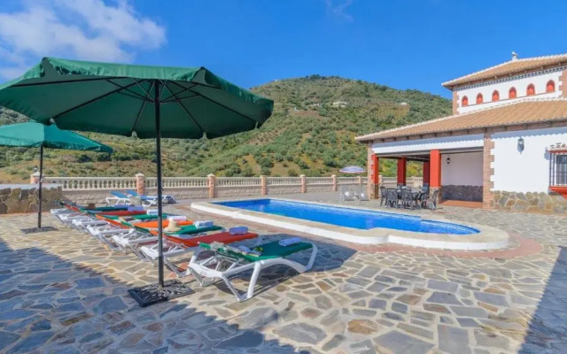 Villa Alejandro Sayalonga by Ruralidays