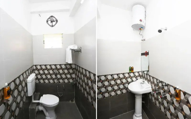 Hotel Bhinna Sakala by OYO Rooms