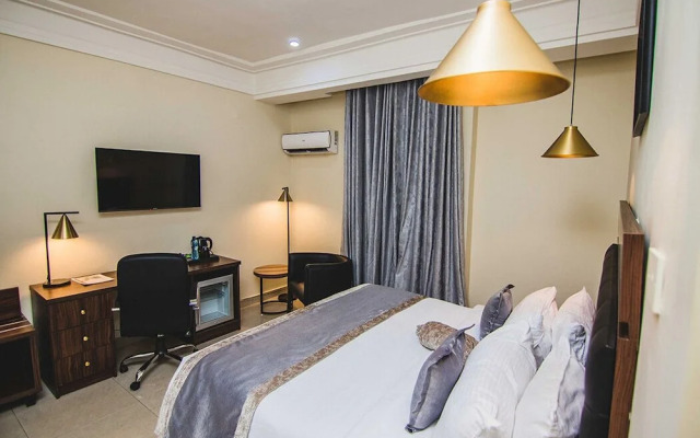 C to C Luxury Hotel and Suites