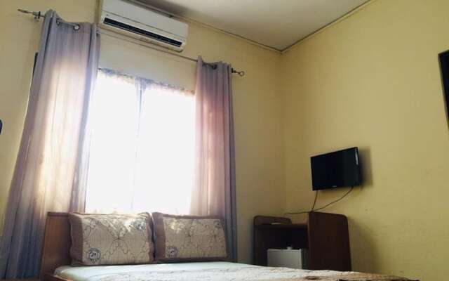 Room-single Room - Ground Floor in Accra