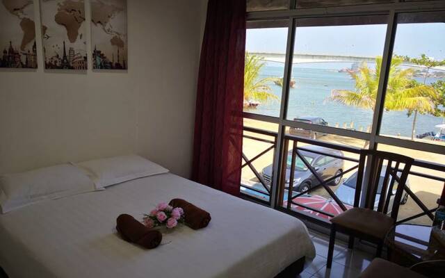 Riverbank Dungun Guesthouse & Cafe