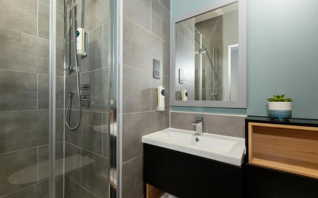 Holiday Inn - the niu, Loom Manchester North by IHG