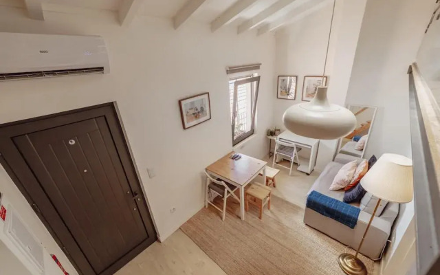 Mezzanine Stylish Apartment T