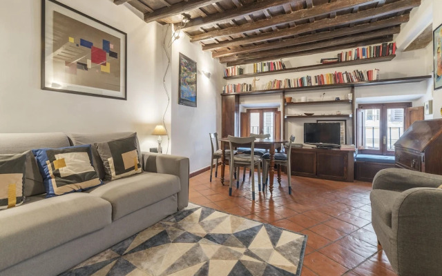 Stylish Flat Domus Aurea