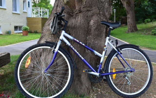 Stunning Holiday Home in Quinévilla Near Beach