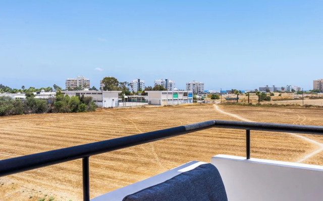 Olympus Stylish 2-BR Apt in Larnaca