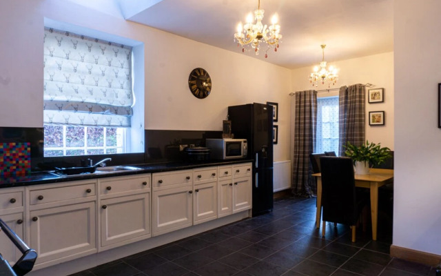 Newton Manor House -7 Bedroom House