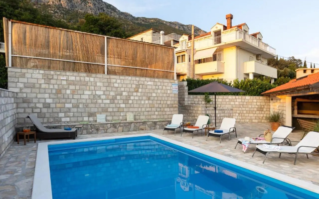 Apartment Source With Private Pool