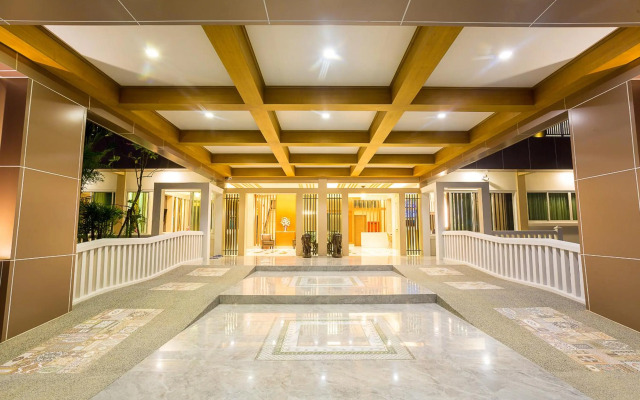 Swan Lake Hotel Sattahip