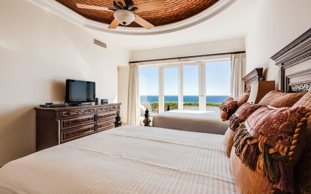 The Ultimate Holiday Villa in Cabo San Lucas With Private Pool and Close to the Beach, Cabo San Lucas Villa 1011