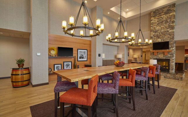 Hampton Inn & Suites Roseburg