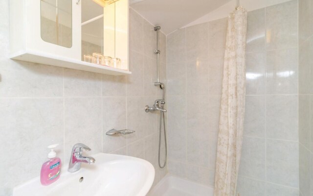 Awesome Home in Plat With Wifi and 1 Bedrooms